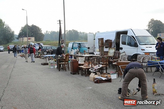 Zdjęcie w galerii na portalu naszraciborz.pl: Pogoda dopisała więc kupców nie zabrakło wiadomości z regionu