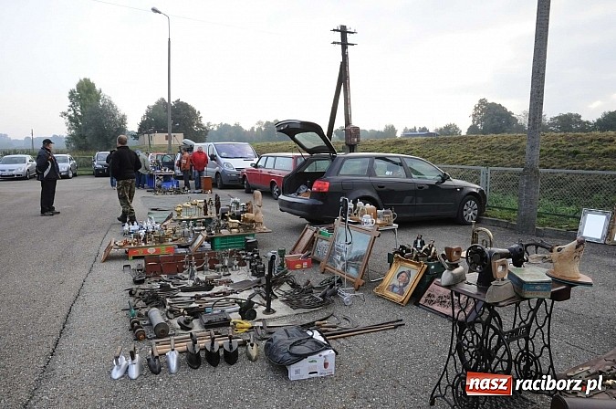 Zdjęcie w galerii na portalu naszraciborz.pl: Pogoda dopisała więc kupców nie zabrakło wiadomości z regionu