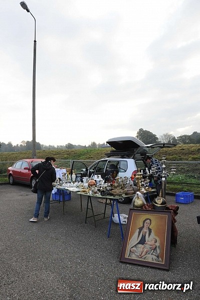 Zdjęcie w galerii na portalu naszraciborz.pl: Pogoda dopisała więc kupców nie zabrakło wiadomości z regionu
