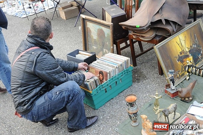 Zdjęcie w galerii na portalu naszraciborz.pl: Pogoda dopisała więc kupców nie zabrakło wiadomości z regionu