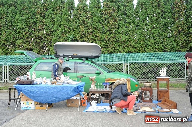 Zdjęcie w galerii na portalu naszraciborz.pl: Pogoda dopisała więc kupców nie zabrakło wiadomości z regionu