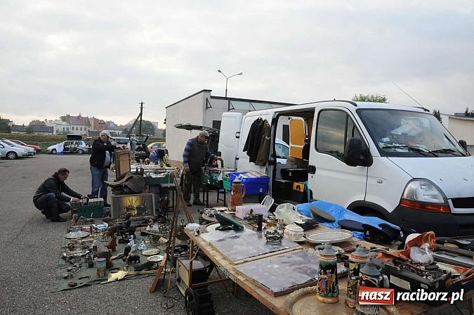 Zdjęcie w galerii na portalu naszraciborz.pl: Pogoda dopisała więc kupców nie zabrakło wiadomości z regionu