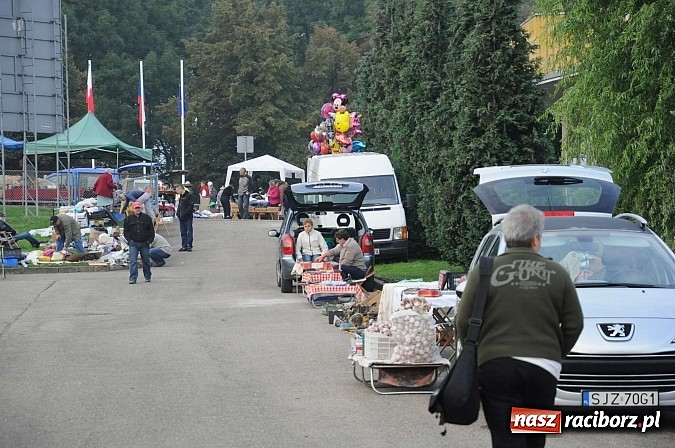 Zdjęcie w galerii na portalu naszraciborz.pl: Pogoda dopisała więc kupców nie zabrakło wiadomości z regionu