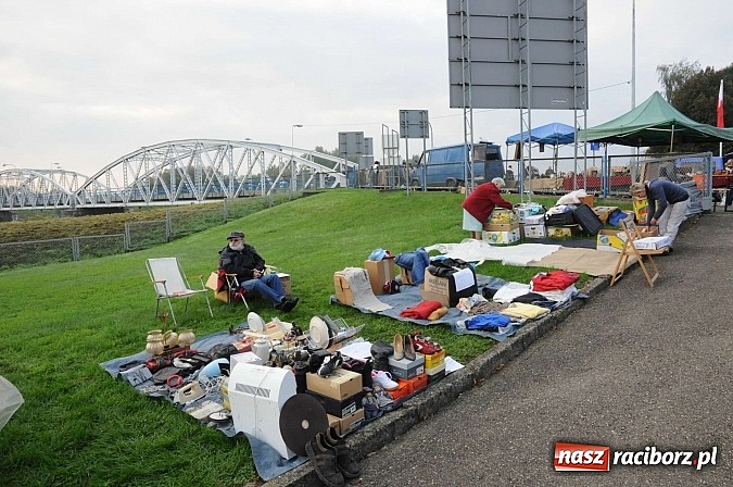 Zdjęcie w galerii na portalu naszraciborz.pl: Pogoda dopisała więc kupców nie zabrakło wiadomości z regionu
