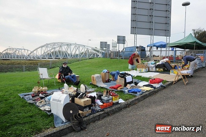 Zdjęcie w galerii na portalu naszraciborz.pl: Pogoda dopisała więc kupców nie zabrakło wiadomości z regionu