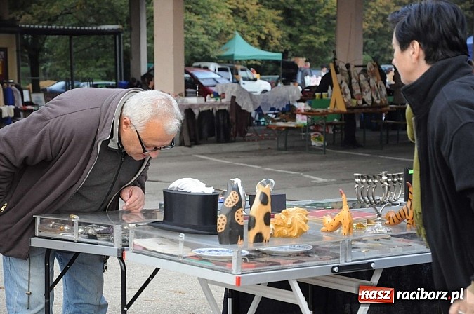Zdjęcie w galerii na portalu naszraciborz.pl: Pogoda dopisała więc kupców nie zabrakło wiadomości z regionu