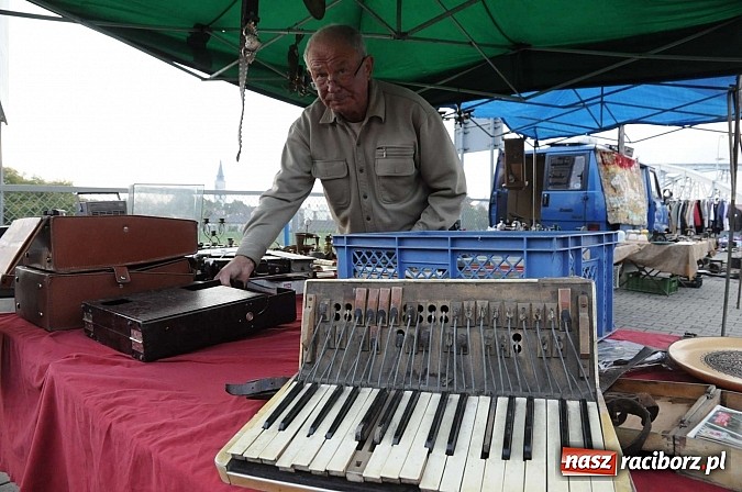 Zdjęcie w galerii na portalu naszraciborz.pl: Pogoda dopisała więc kupców nie zabrakło wiadomości z regionu