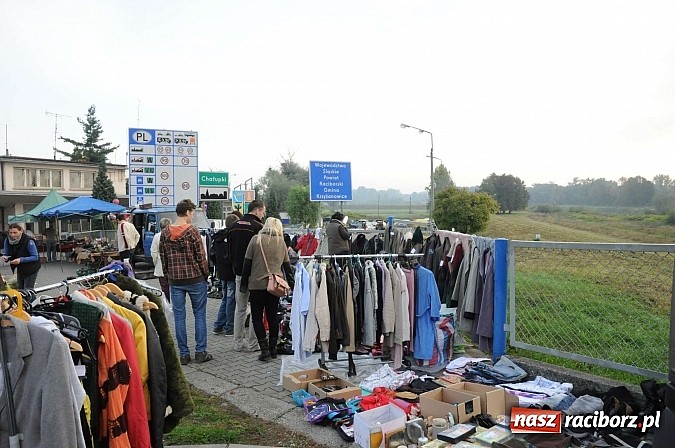 Zdjęcie w galerii na portalu naszraciborz.pl: Pogoda dopisała więc kupców nie zabrakło wiadomości z regionu