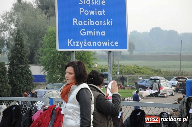 Zdjęcie w galerii na portalu naszraciborz.pl: Pogoda dopisała więc kupców nie zabrakło wiadomości z regionu