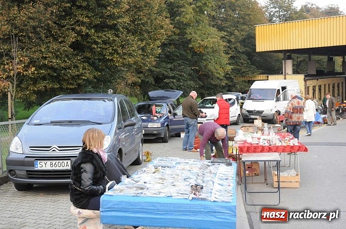 Zdjęcie w galerii na portalu naszraciborz.pl: Pogoda dopisała więc kupców nie zabrakło wiadomości z regionu