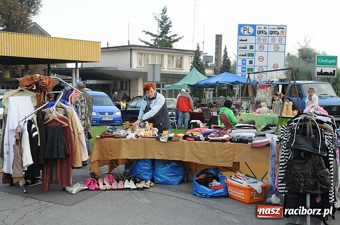 Zdjęcie w galerii na portalu naszraciborz.pl: Pogoda dopisała więc kupców nie zabrakło wiadomości z regionu