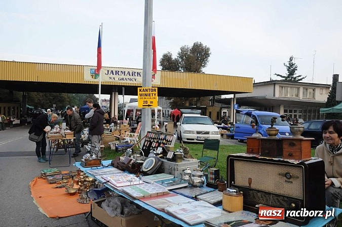 Zdjęcie w galerii na portalu naszraciborz.pl: Pogoda dopisała więc kupców nie zabrakło wiadomości z regionu
