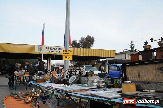 Zdjęcie w galerii na portalu naszraciborz.pl: Pogoda dopisała więc kupców nie zabrakło wiadomości z regionu
