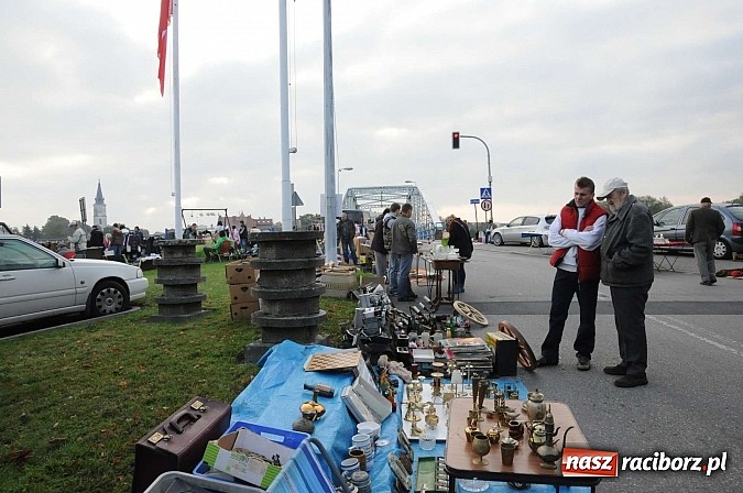 Zdjęcie w galerii na portalu naszraciborz.pl: Pogoda dopisała więc kupców nie zabrakło wiadomości z regionu
