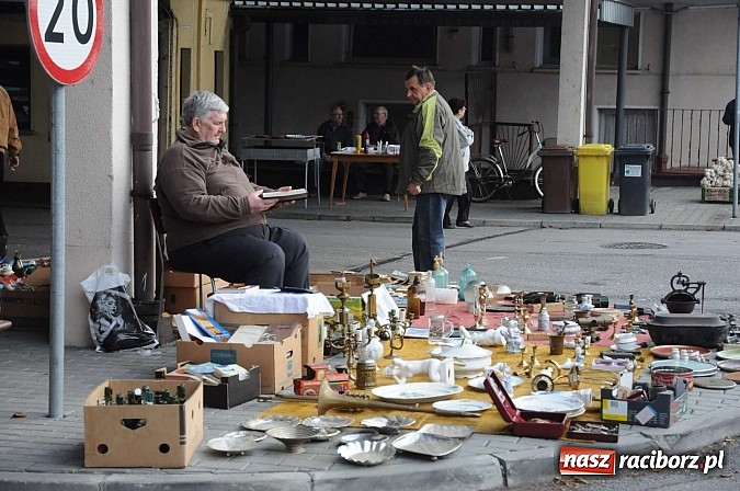 Zdjęcie w galerii na portalu naszraciborz.pl: Pogoda dopisała więc kupców nie zabrakło wiadomości z regionu