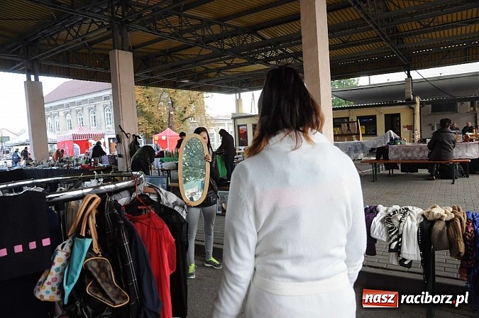 Zdjęcie w galerii na portalu naszraciborz.pl: Pogoda dopisała więc kupców nie zabrakło wiadomości z regionu