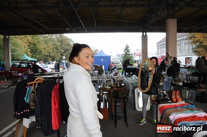 Zdjęcie w galerii na portalu naszraciborz.pl: Pogoda dopisała więc kupców nie zabrakło wiadomości z regionu