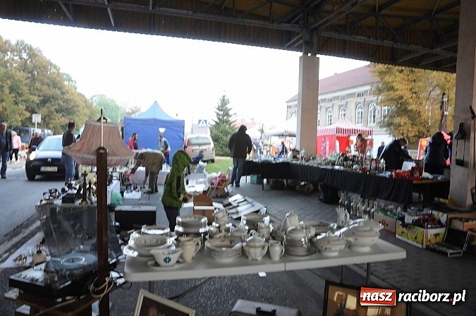 Zdjęcie w galerii na portalu naszraciborz.pl: Pogoda dopisała więc kupców nie zabrakło wiadomości z regionu