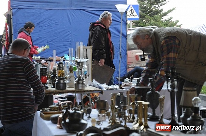 Zdjęcie w galerii na portalu naszraciborz.pl: Pogoda dopisała więc kupców nie zabrakło wiadomości z regionu