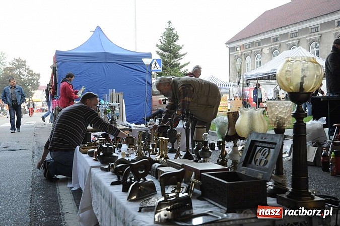 Zdjęcie w galerii na portalu naszraciborz.pl: Pogoda dopisała więc kupców nie zabrakło wiadomości z regionu