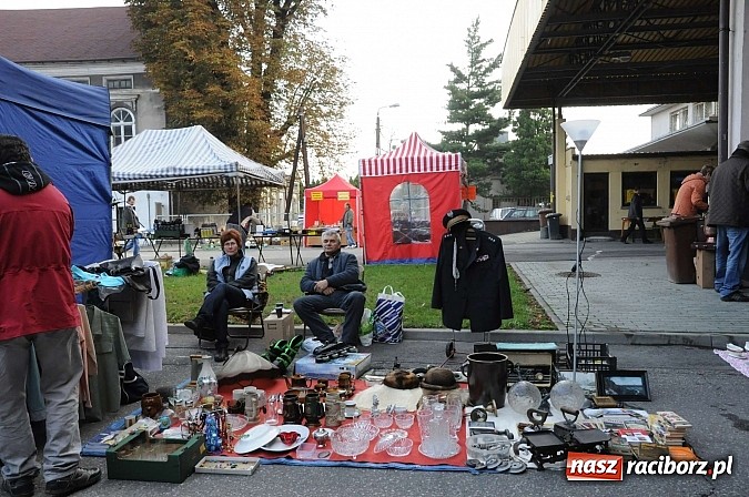 Zdjęcie w galerii na portalu naszraciborz.pl: Pogoda dopisała więc kupców nie zabrakło wiadomości z regionu