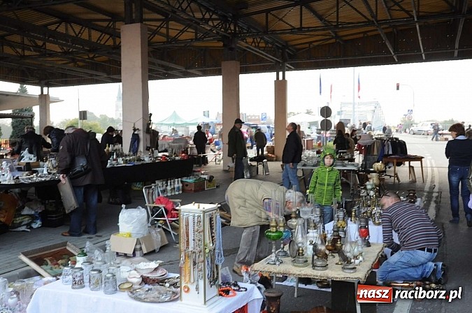 Zdjęcie w galerii na portalu naszraciborz.pl: Pogoda dopisała więc kupców nie zabrakło wiadomości z regionu