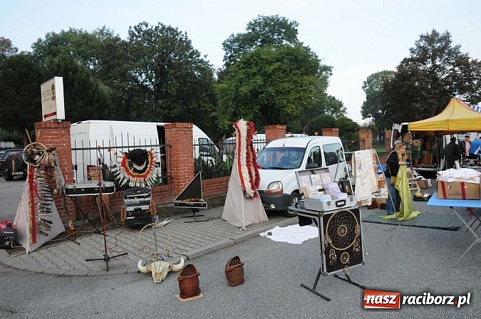 Zdjęcie w galerii na portalu naszraciborz.pl: Pogoda dopisała więc kupców nie zabrakło wiadomości z regionu