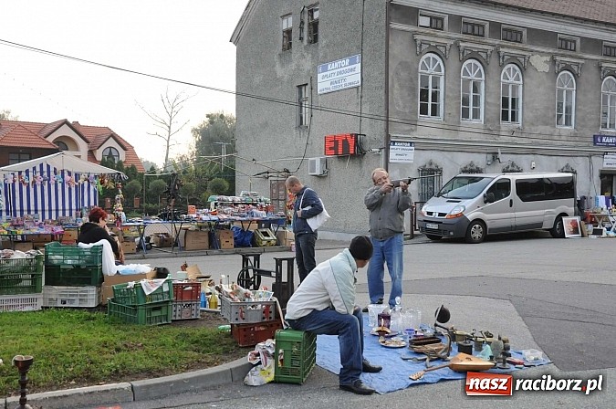 Zdjęcie w galerii na portalu naszraciborz.pl: Pogoda dopisała więc kupców nie zabrakło wiadomości z regionu