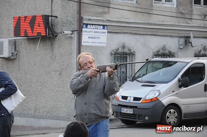 Zdjęcie w galerii na portalu naszraciborz.pl: Pogoda dopisała więc kupców nie zabrakło wiadomości z regionu