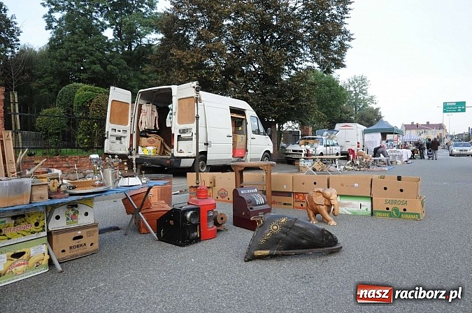 Zdjęcie w galerii na portalu naszraciborz.pl: Pogoda dopisała więc kupców nie zabrakło wiadomości z regionu