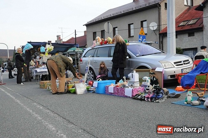 Zdjęcie w galerii na portalu naszraciborz.pl: Pogoda dopisała więc kupców nie zabrakło wiadomości z regionu