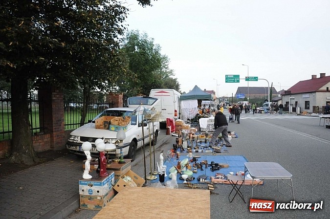 Zdjęcie w galerii na portalu naszraciborz.pl: Pogoda dopisała więc kupców nie zabrakło wiadomości z regionu