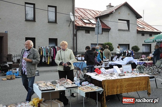 Zdjęcie w galerii na portalu naszraciborz.pl: Pogoda dopisała więc kupców nie zabrakło wiadomości z regionu