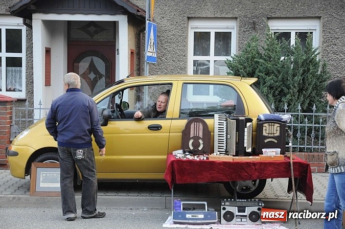 Zdjęcie w galerii na portalu naszraciborz.pl: Pogoda dopisała więc kupców nie zabrakło wiadomości z regionu