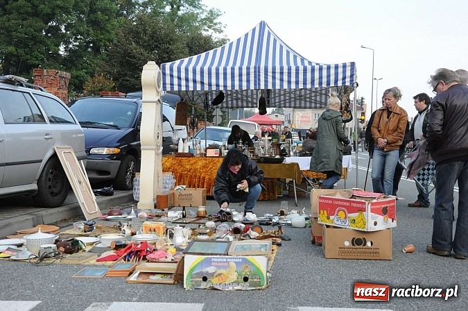 Zdjęcie w galerii na portalu naszraciborz.pl: Pogoda dopisała więc kupców nie zabrakło wiadomości z regionu