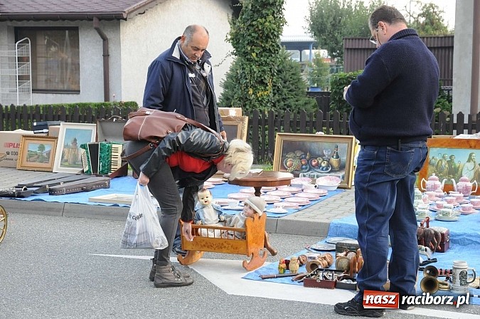 Zdjęcie w galerii na portalu naszraciborz.pl: Pogoda dopisała więc kupców nie zabrakło wiadomości z regionu