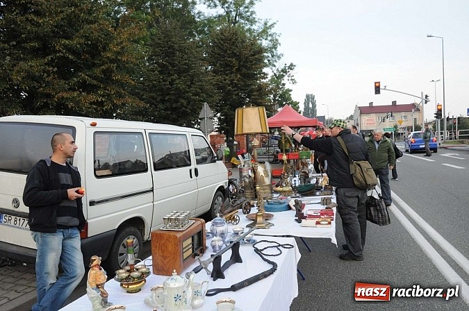 Zdjęcie w galerii na portalu naszraciborz.pl: Pogoda dopisała więc kupców nie zabrakło wiadomości z regionu