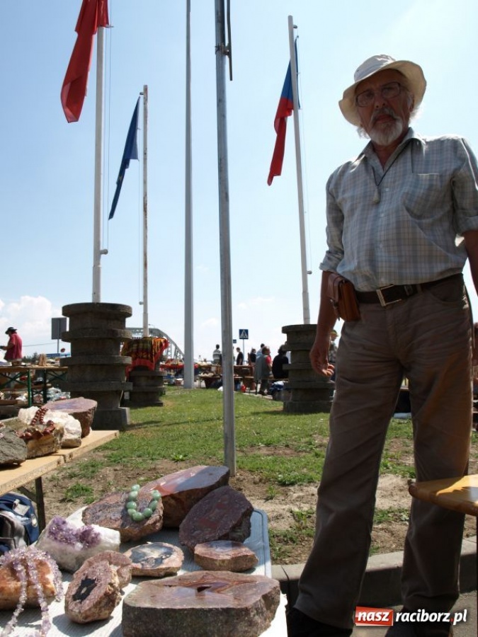 Zdjęcie w galerii na portalu naszraciborz.pl: Ponad setka stoisk w Chałupkach wiadomości z regionu