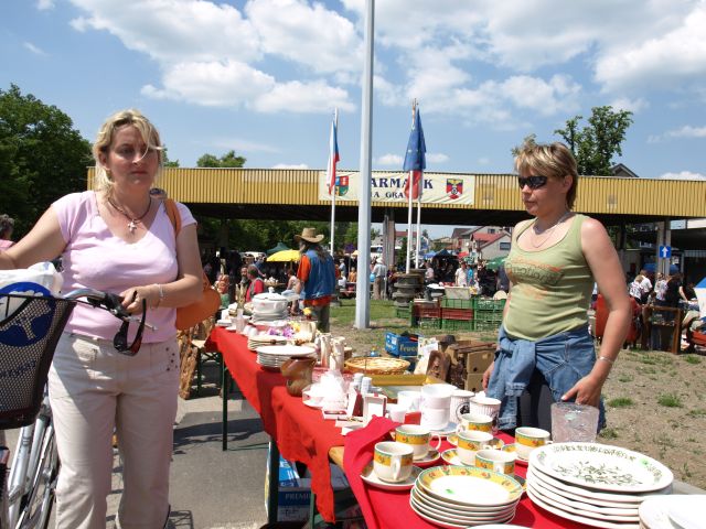 Zdjęcie w galerii na portalu naszraciborz.pl: Ponad setka stoisk w Chałupkach wiadomości z regionu