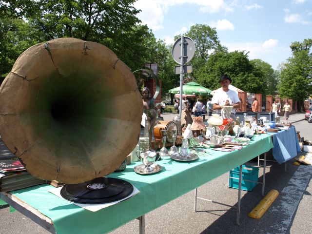 Zdjęcie w galerii na portalu naszraciborz.pl: Ponad setka stoisk w Chałupkach wiadomości z regionu