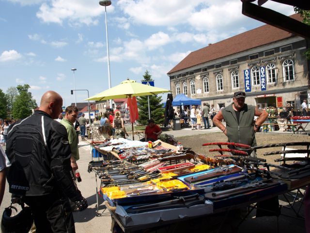 Zdjęcie w galerii na portalu naszraciborz.pl: Ponad setka stoisk w Chałupkach wiadomości z regionu