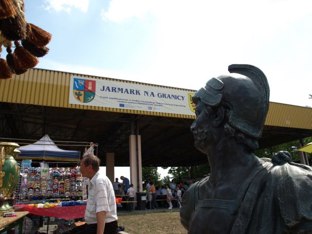 Zdjęcie w galerii na portalu naszraciborz.pl: Ponad setka stoisk w Chałupkach wiadomości z regionu