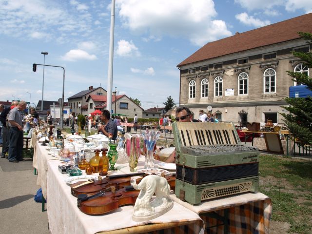 Zdjęcie w galerii na portalu naszraciborz.pl: Ponad setka stoisk w Chałupkach wiadomości z regionu