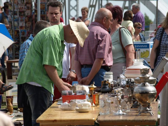 Zdjęcie w galerii na portalu naszraciborz.pl: Ponad setka stoisk w Chałupkach wiadomości z regionu