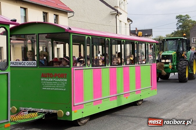 Zdjęcie w galerii na portalu naszraciborz.pl: Pietrowiczanie zamknęli dziś sezon dożynkowy wiadomości z regionu