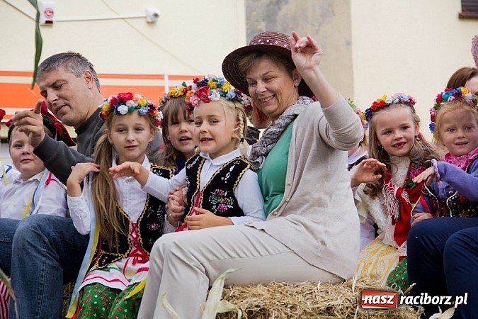 Zdjęcie w galerii na portalu naszraciborz.pl: Pietrowiczanie zamknęli dziś sezon dożynkowy wiadomości z regionu