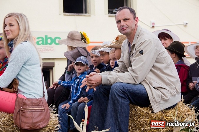 Zdjęcie w galerii na portalu naszraciborz.pl: Pietrowiczanie zamknęli dziś sezon dożynkowy wiadomości z regionu
