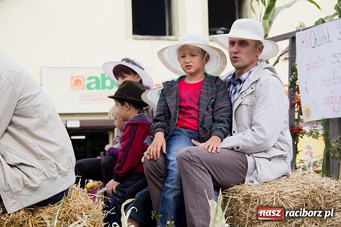 Zdjęcie w galerii na portalu naszraciborz.pl: Pietrowiczanie zamknęli dziś sezon dożynkowy wiadomości z regionu