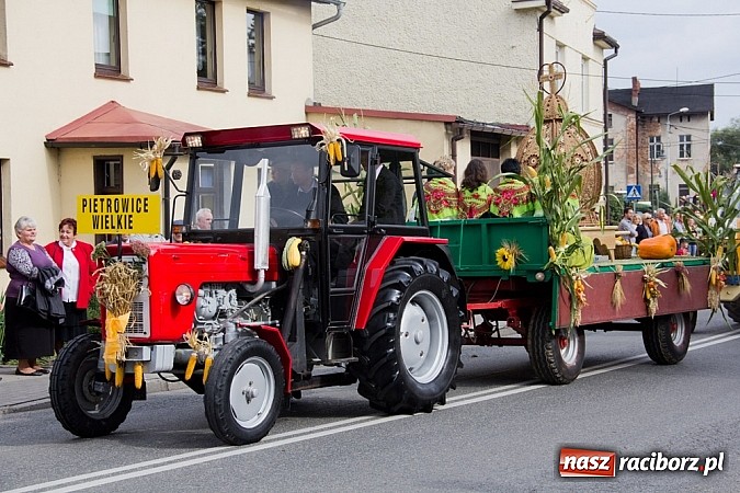 Zdjęcie w galerii na portalu naszraciborz.pl: Pietrowiczanie zamknęli dziś sezon dożynkowy wiadomości z regionu