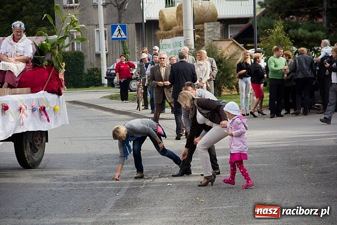 Zdjęcie w galerii na portalu naszraciborz.pl: Pietrowiczanie zamknęli dziś sezon dożynkowy wiadomości z regionu